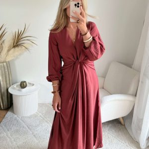 Robe rose foncée – Alma