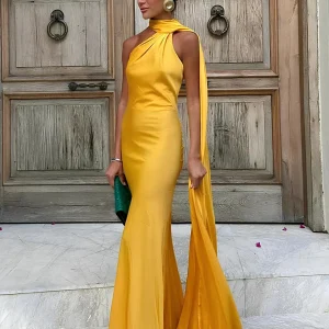 Robe longue satin jaune