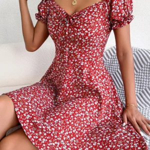 Robe rouge a fleurs