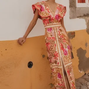 Robe rouge et beige