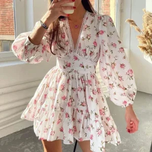 Robe invitée mariage fleurie courte