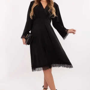 Robe noire élégante manches longues finition dentelle