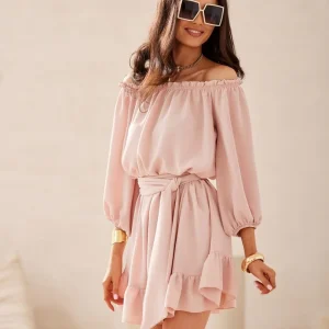 Robe champêtre beige courte épaules dénudées