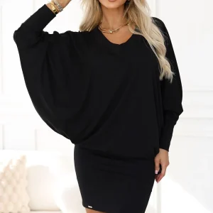 Robe noire en maille à manches chauve-souris