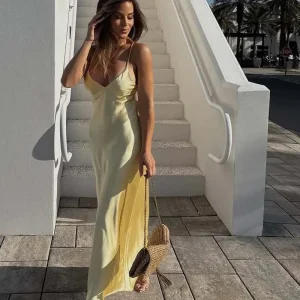 Robe longue jaune dos nu satinée