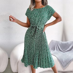 Robe plissée à fleurs et ceinture à nouer